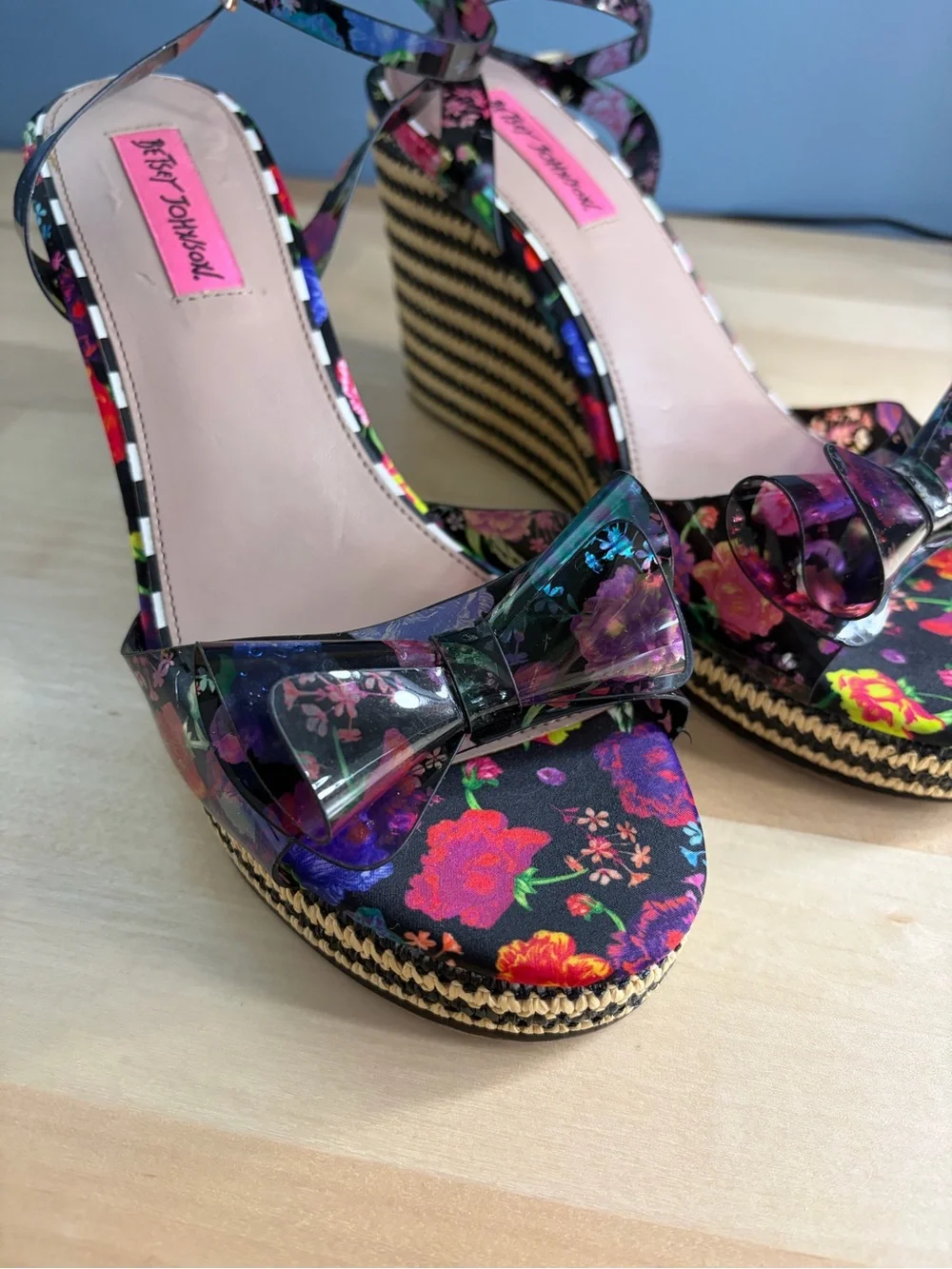 Betsey Johnson Elektra floral wedge espadrilles size 8